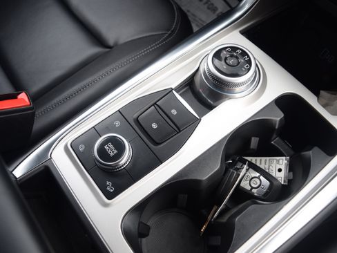 Used 2023 Ford Explorer XLT w/ Equipment Group 202A image 12