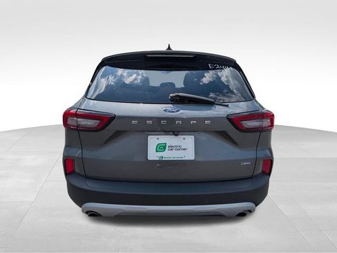 Used 2023 Ford Escape SE FWD image 6