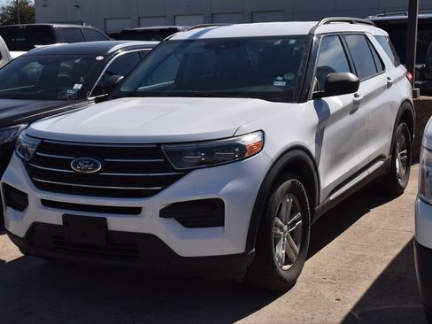 Used 2021 Ford Explorer XLT image 1