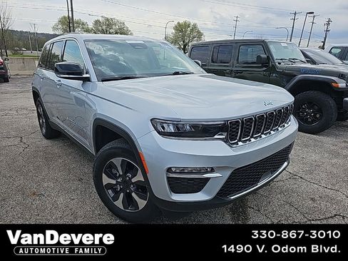 Used 2023 Jeep Grand Cherokee 4WD 4xe image 1