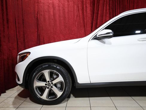 Used 2019 Mercedes-Benz GLC 300 w/ Premium Package image 5