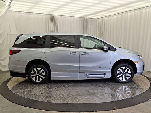 Used 2025 Honda Odyssey EX-L image 26