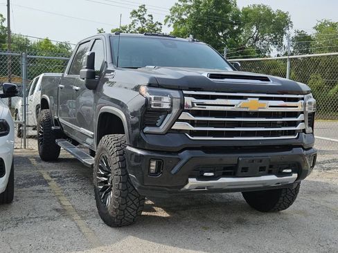 Used 2025 Chevrolet Silverado 2500 High Country w/ Technology Package AWD/4WD image 1