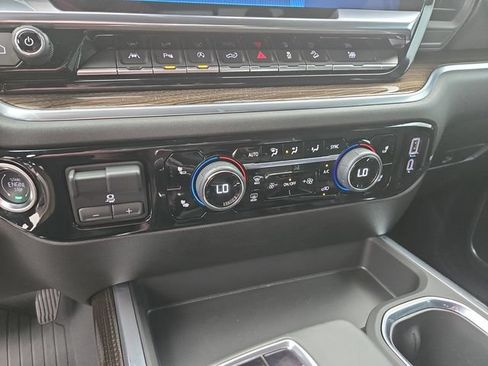 Used 2025 Chevrolet Silverado 1500 LT AWD/4WD image 21