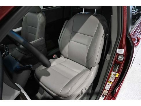 Used 2015 Toyota Sienna XLE Premium FWD image 14
