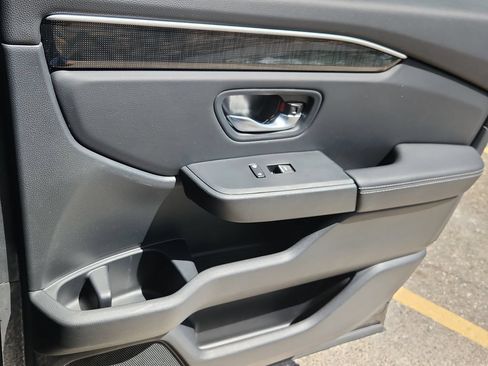 Used 2025 Honda Pilot Elite image 15