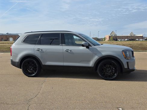 Used 2021 Kia Telluride SX w/ SX Prestige Package image 9