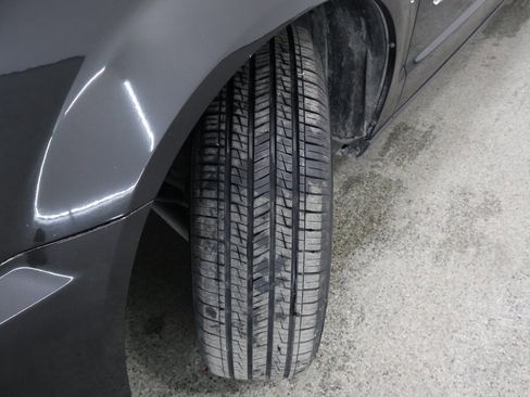 Used 2016 Chrysler Town & Country Touring-L image 4