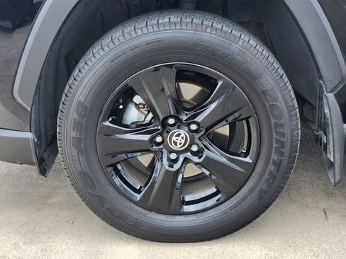 Used 2025 Toyota RAV4 LE image 9