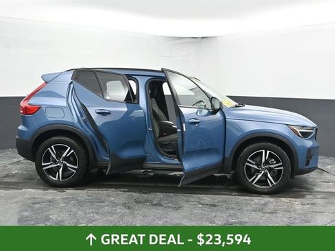 Used 2024 Volvo XC40 B5 Core image 59