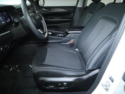 Used 2023 Jeep Grand Cherokee Laredo X AWD/4WD image 18