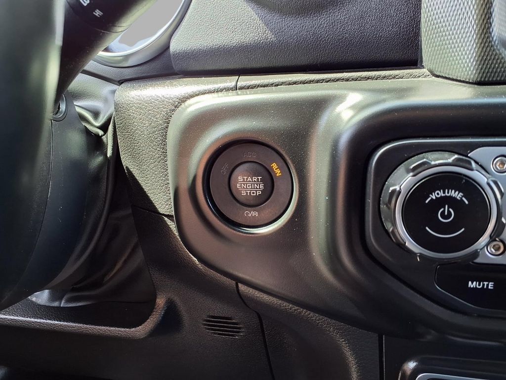 Used 2022 Jeep Wrangler Unlimited Sahara w/ Cold Weather Group AWD/4WD image 9