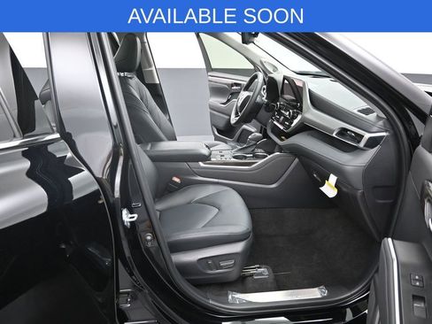 Certified 2026 Toyota Highlander Platinum AWD/4WD image 38