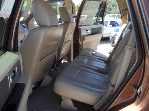 Used 2011 Ford Expedition XLT w/ 201A Rapid Spec Order Code AWD/4WD image 16
