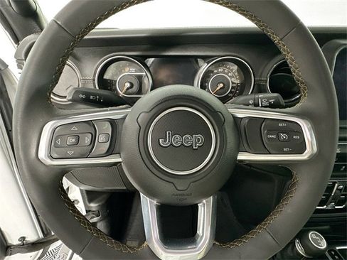 Used 2023 Jeep Gladiator Overland image 19