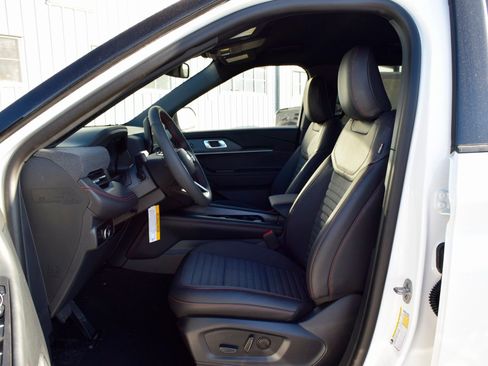 New 2026 Ford Explorer ST-Line w/ ST-Line Street Pack image 18