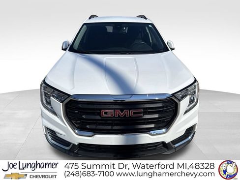 Certified 2024 GMC Terrain SLE w/ Driver Convenience Package FWD image 9