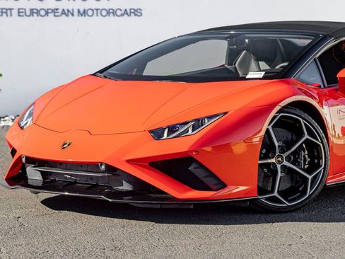 Used 2020 Lamborghini Huracan EVO image 3