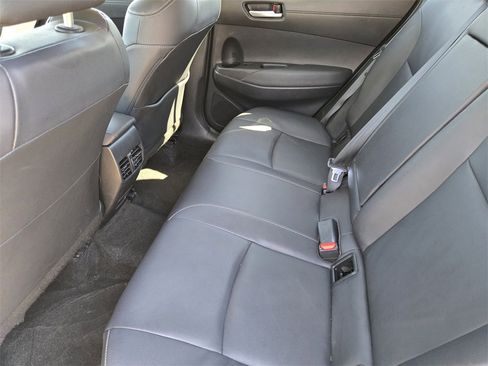 Used 2024 Toyota Corolla Cross XLE image 30