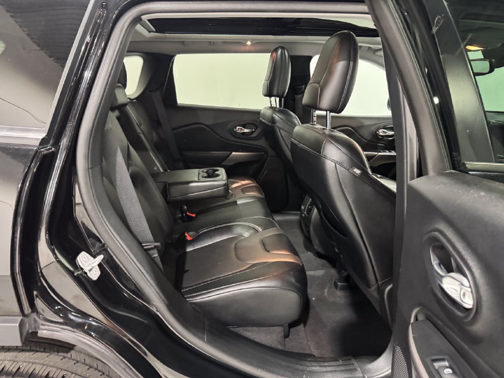 Used 2022 Jeep Cherokee Limited AWD/4WD image 23