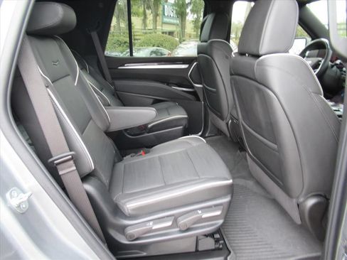 Certified 2025 Cadillac Escalade Premium Luxury w/ LPO, Radiant Package AWD/4WD image 35