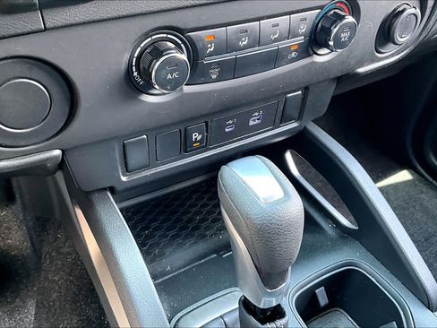 Certified 2025 Nissan Frontier SV RWD image 31