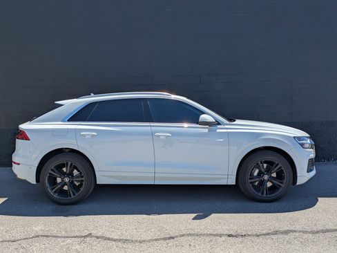 Used 2022 Audi Q8 Premium w/ Convenience Package AWD/4WD image 4