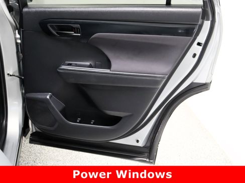 Certified 2023 Toyota Highlander LE image 35