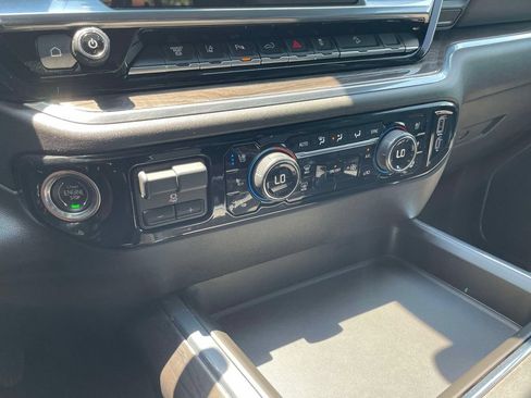 Used 2024 Chevrolet Silverado 2500 LTZ w/ LTZ Convenience Package AWD/4WD image 32