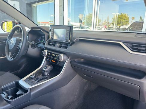 Used 2020 Toyota RAV4 XLE w/ XLE Grade Weather Package AWD/4WD image 21