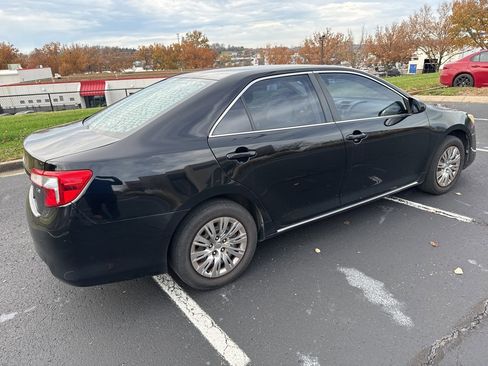 Used 2013 Toyota Camry LE image 3