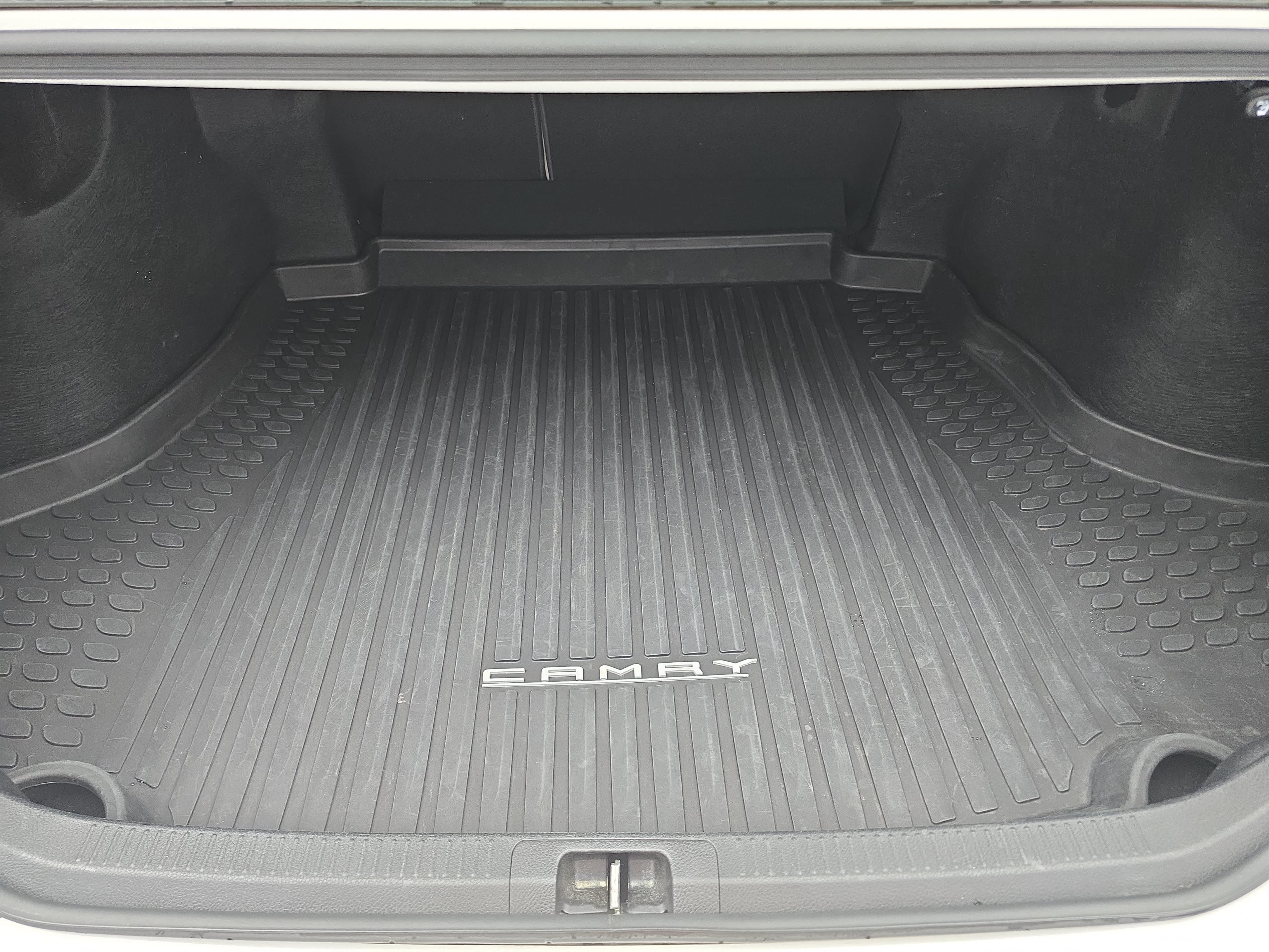 Used 2019 Toyota Camry LE FWD image 12