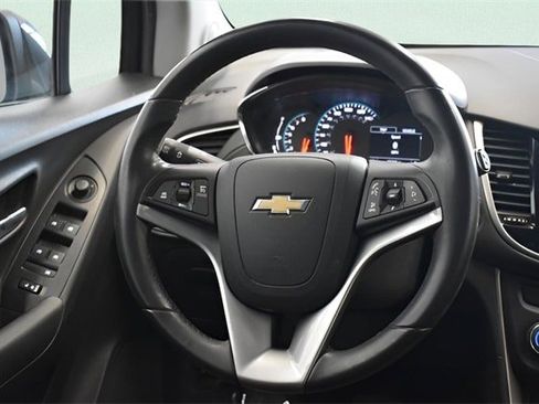 Used 2017 Chevrolet Trax LT w/ LT Convenience Package image 25