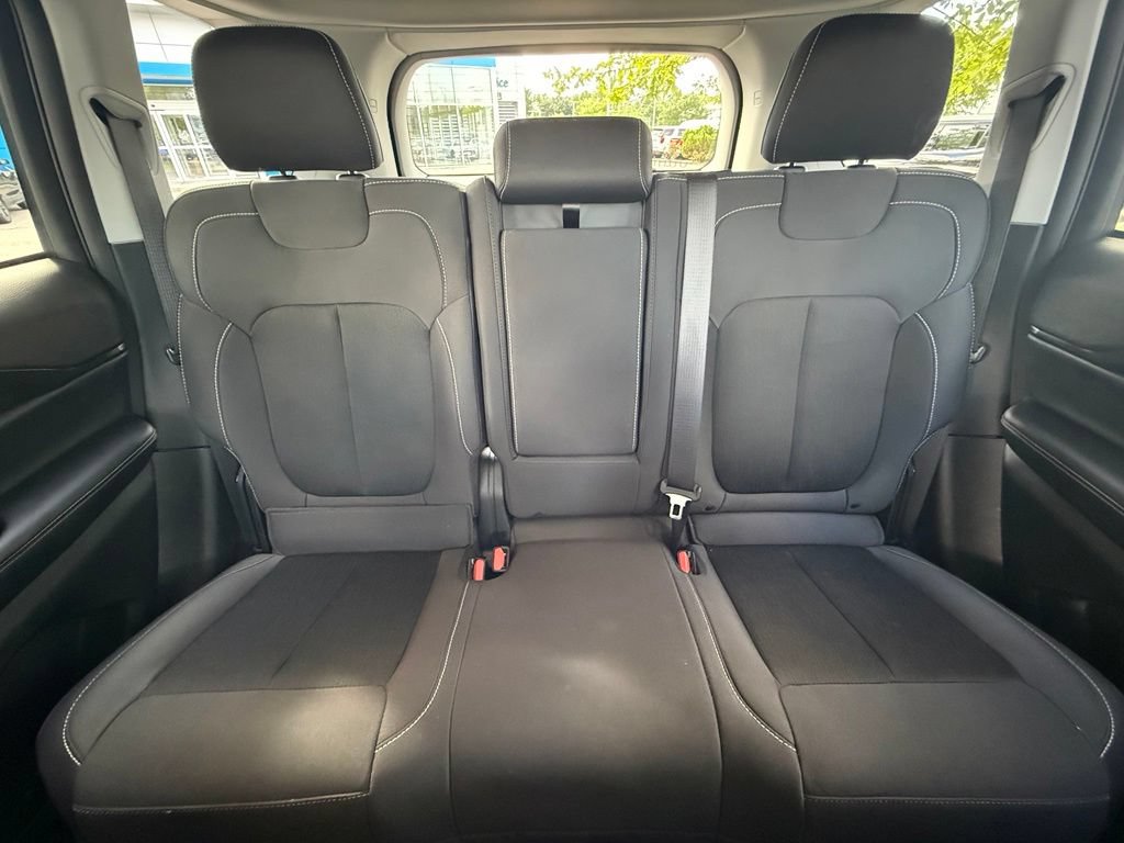 Used 2023 Jeep Grand Cherokee Laredo X AWD/4WD image 29