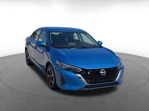 Used 2025 Nissan Sentra SV FWD image 3