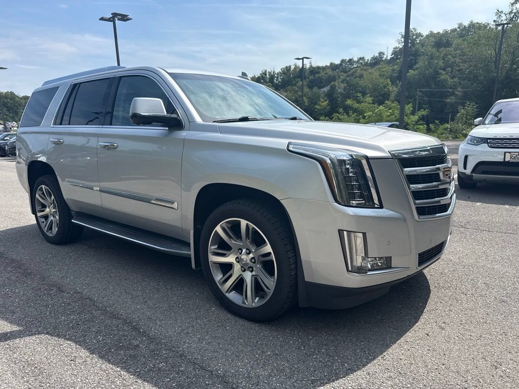 Used 2016 Cadillac Escalade Luxury AWD/4WD image 3