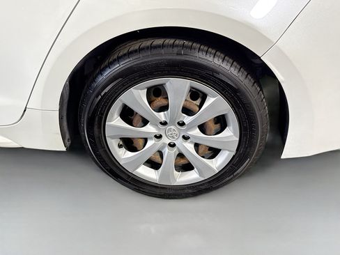 Used 2021 Toyota Corolla LE FWD image 36