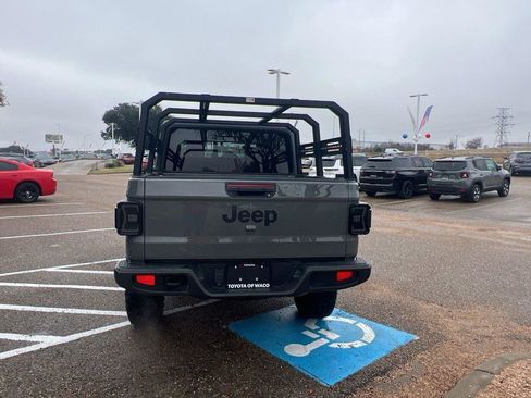 Used 2023 Jeep Gladiator Willys image 4