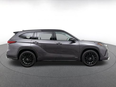 Used 2025 Toyota Highlander XSE AWD/4WD image 10