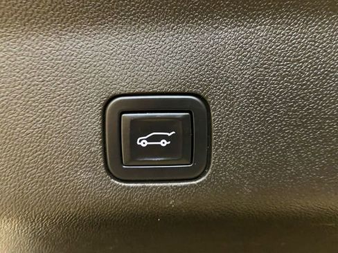 Used 2021 Chevrolet Tahoe Z71 w/ Luxury Package image 29