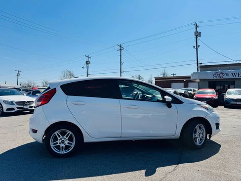 Used 2018 Ford Fiesta SE image 2