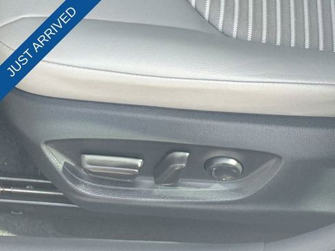 Used 2024 Toyota Camry SE image 12