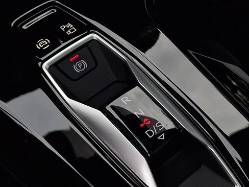 Certified 2025 Audi Q5 Premium w/ Convenience Package AWD/4WD image 15