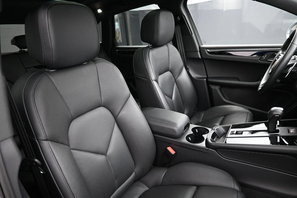 Certified 2026 Porsche Macan AWD/4WD image 29