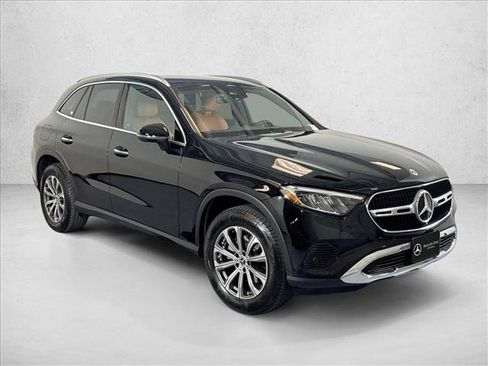 Used 2025 Mercedes-Benz GLC 300 4MATIC image 3