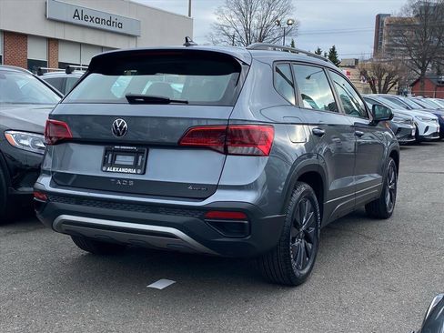 Certified 2022 Volkswagen Taos S image 3