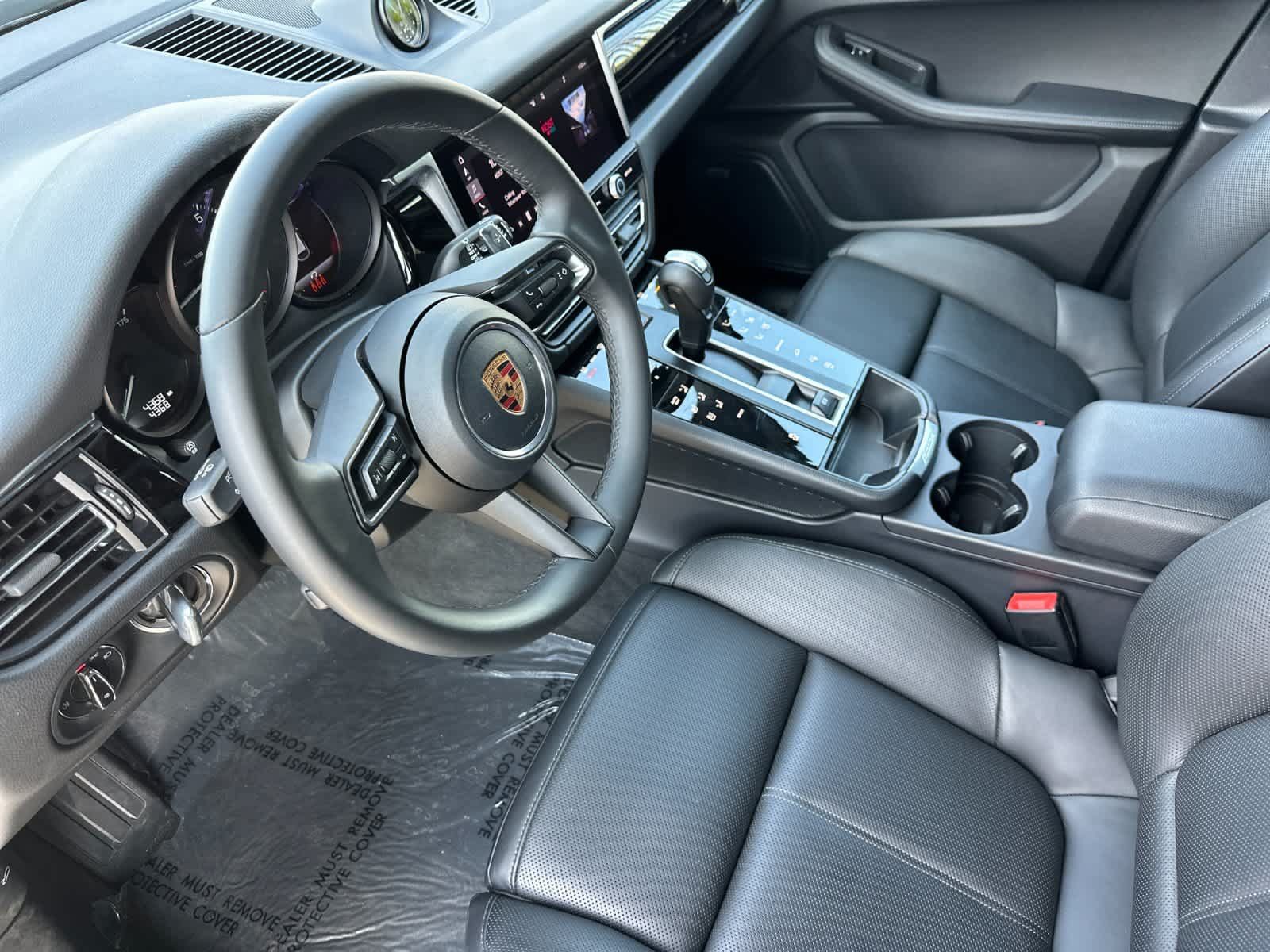 Used 2026 Porsche Macan AWD/4WD image 4