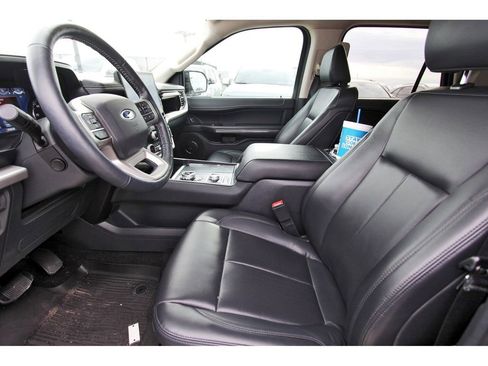 Used 2022 Ford Expedition XLT image 6