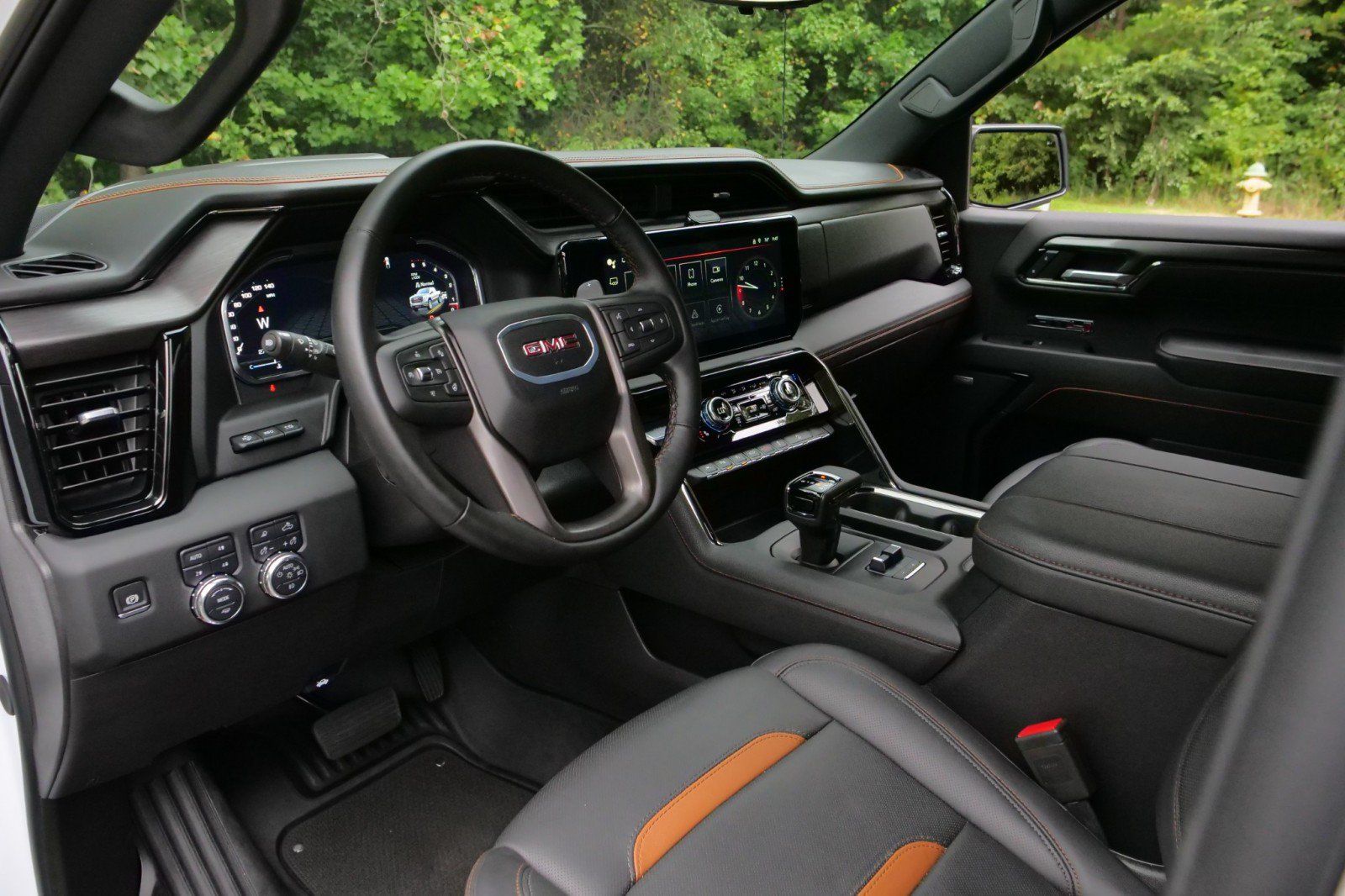 Used 2024 GMC Sierra 1500 AT4 w/ Technology Package AWD/4WD image 2