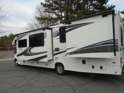 Used 2017 Ford E-450 and Econoline 450 Super Duty w/ Motorhome Prep Package image 23